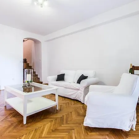Tuta Apartman *